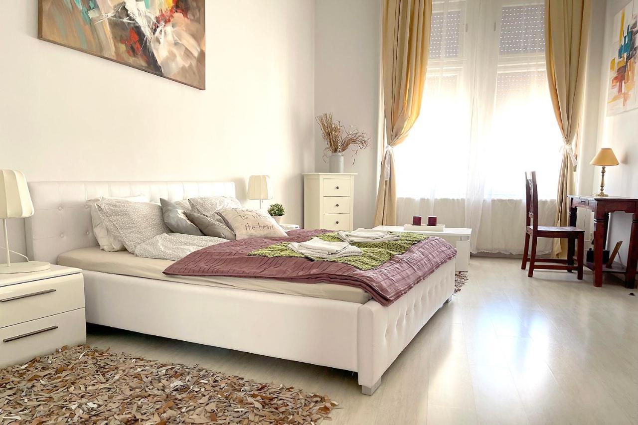 Elegant 125M2 Apartment In Center Of Budapeste Exterior foto